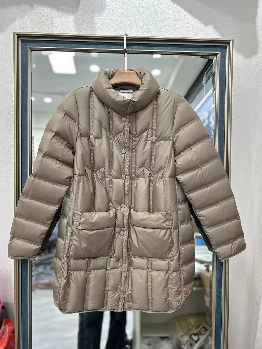 90% بطة بيضاء أسفل 2025 نمط جديد المرأة أسفل سترة لخريف وشتاء عادية فضفاض دافئ طوق منتصف طول سترة علوية