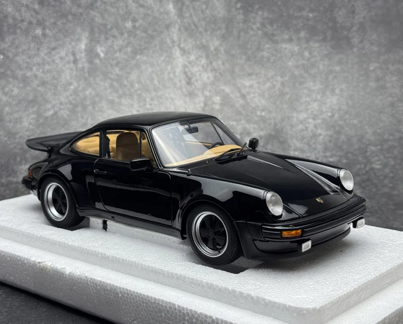 AUTOART Car Model 1/18 Porsche 911 (930) Turbo 3.0 Car Model Collection Static Ornament Holiday Gifts