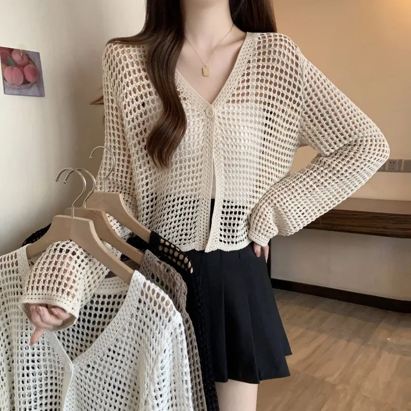 

Summer sun protection V-neck hollow knitted cardigan women's new design sense niche chic loose long sleeved top