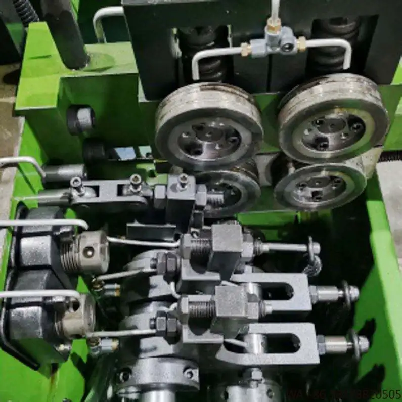 เครื่องจักรผลิตสกรูอัตโนมัติ เครื่องทำสกรูเกลียวปล่อย เครื่องทำสกรูเกลียวปล่อยแบบเย็น