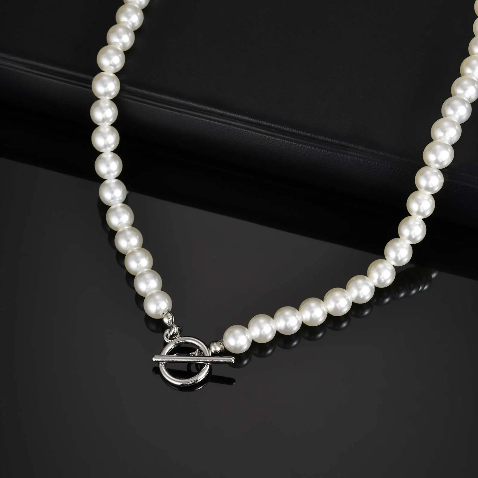 

Fashion Metal OT Buckle Imitation Pearl Necklace for Men Women, Light Luxury Handmade Beads Neck Chain Jewelry Unisex
