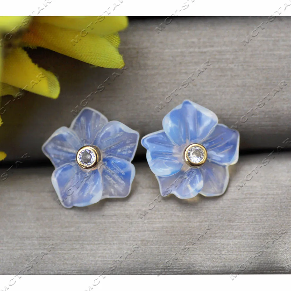 MTC·STAR Natural 17mm Milky White Clean Opal Flower CZ Stud Earring (Z14220)