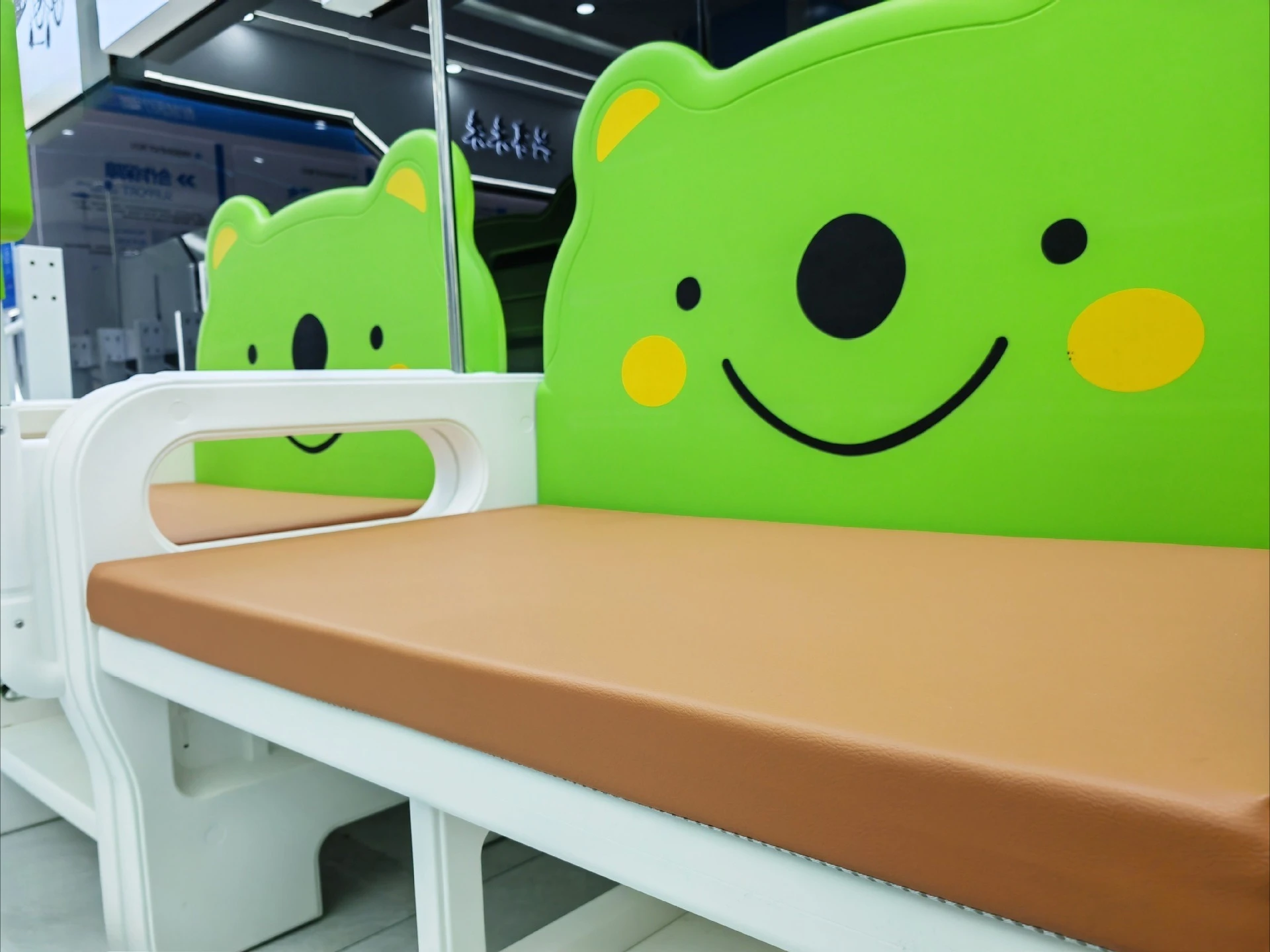 Children's and Women's Hospital Children's Infusion Chair Hanging Chair Cartoon Clinic Bed Card Holder