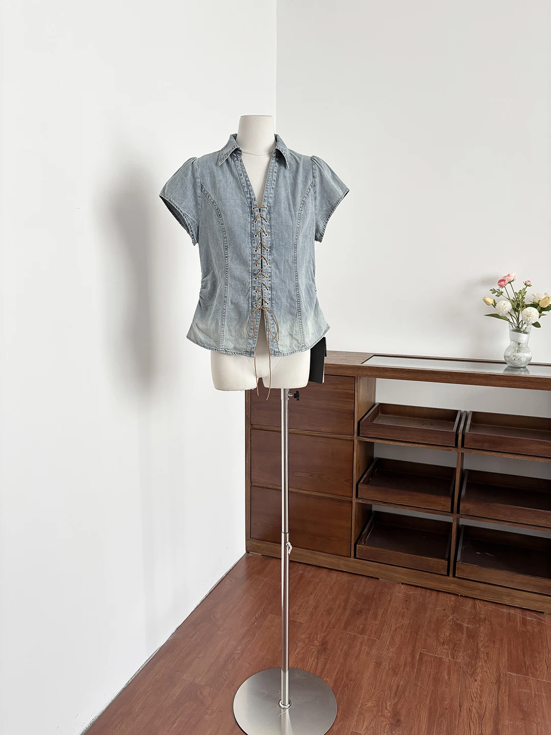 

Retro Belted Denim Short Sleeve Shirt Women's V-neck Slimming Design Top Commute Style Polyester Fiber Regular Length