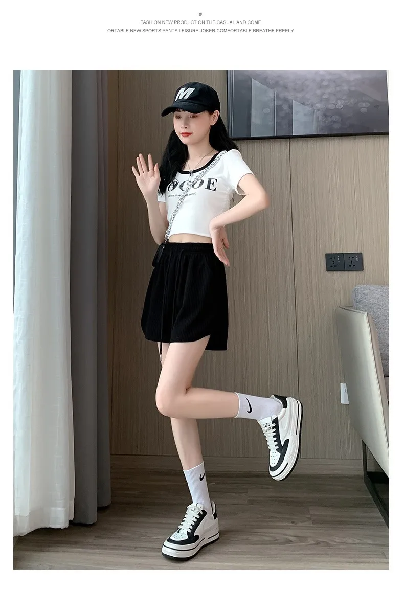 Frische Sportshorts für Damen mit dünnen, hohen, lässigen Hosen mit weitem Bein, lockeren und schlanken A-Linien-Hotpants