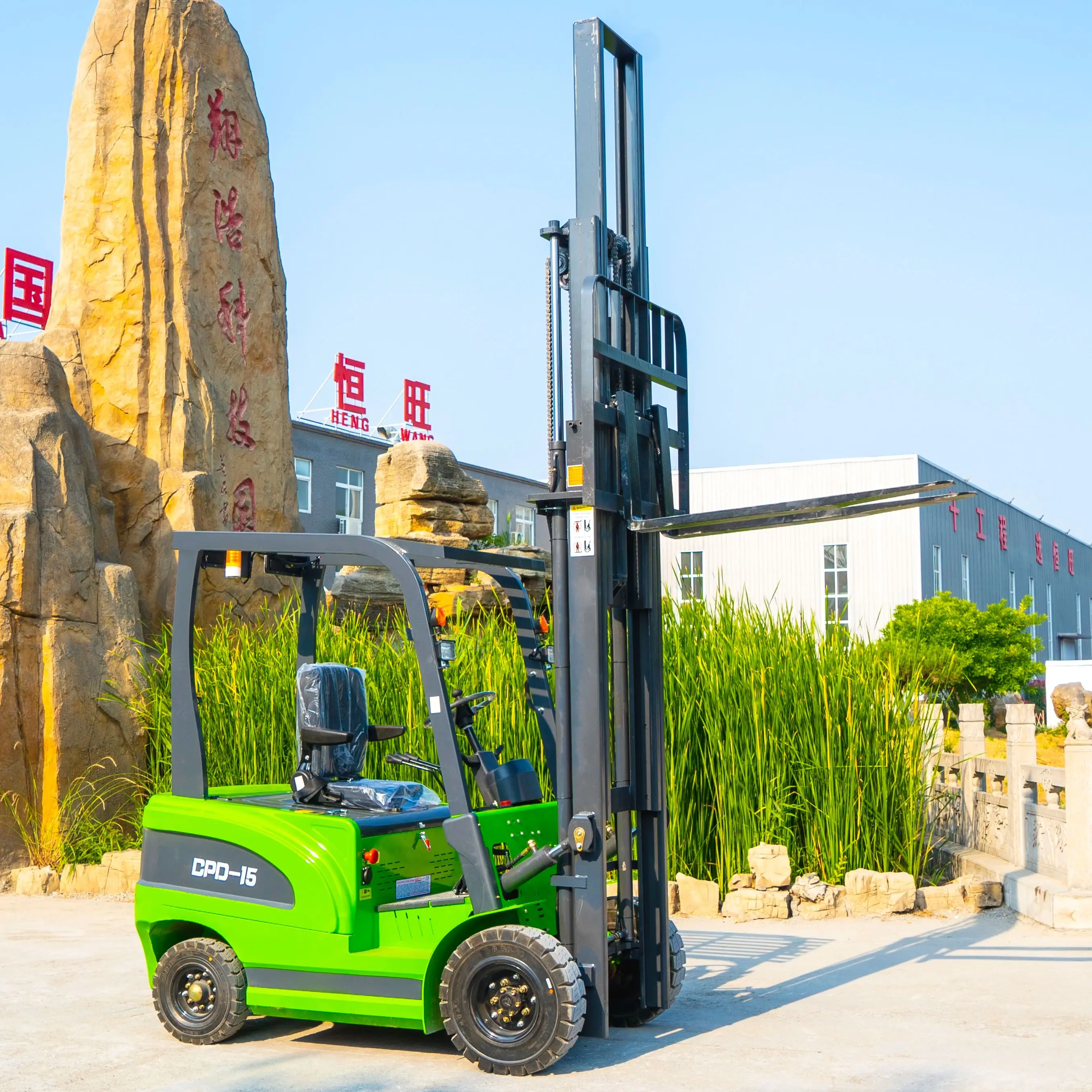 High Quality Electric Forklift Truck Energy Saving Battery 1500kg Four Wheel Forklifts Truck for Warehouse Factory Direct Sales