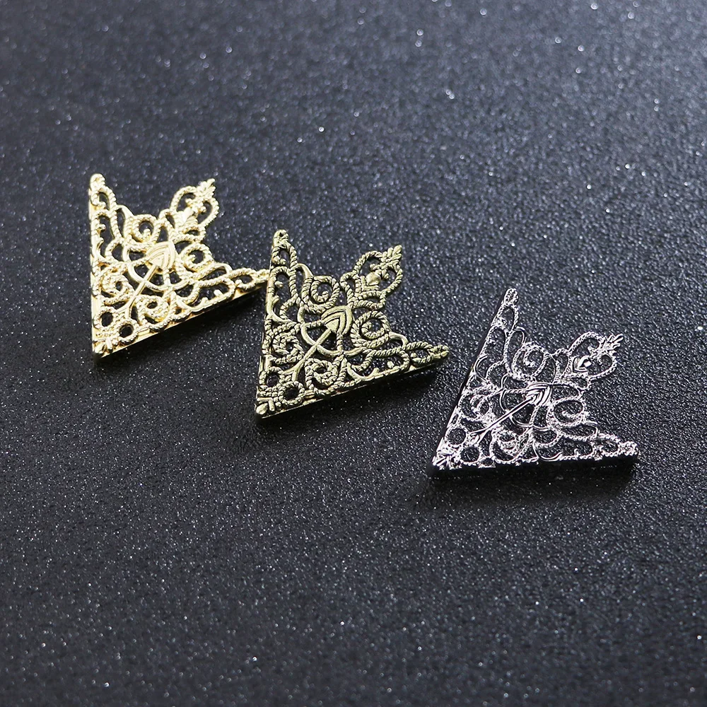 Vintage Triangle Shirt Collar Pin Collar Brooch Women\'s Brooch Hollow Out Metal Brooch Clothes Decorative Pin Fashion Jewelry