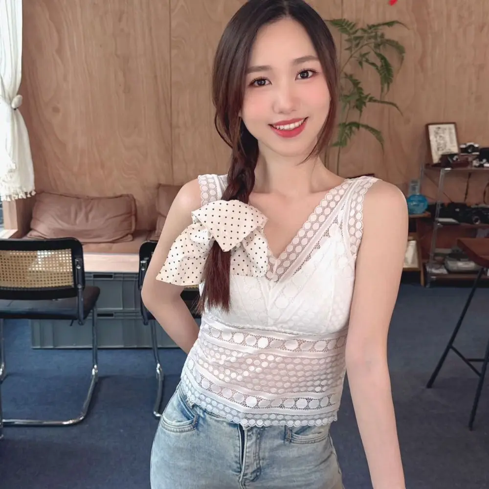 Mode Mesh Transparente Spitze Leibchen mit Pads Tiefe V Süße Spitze Crop Tops Ärmelloses Unterhemd Hosenträger Weste Frühling Sommer