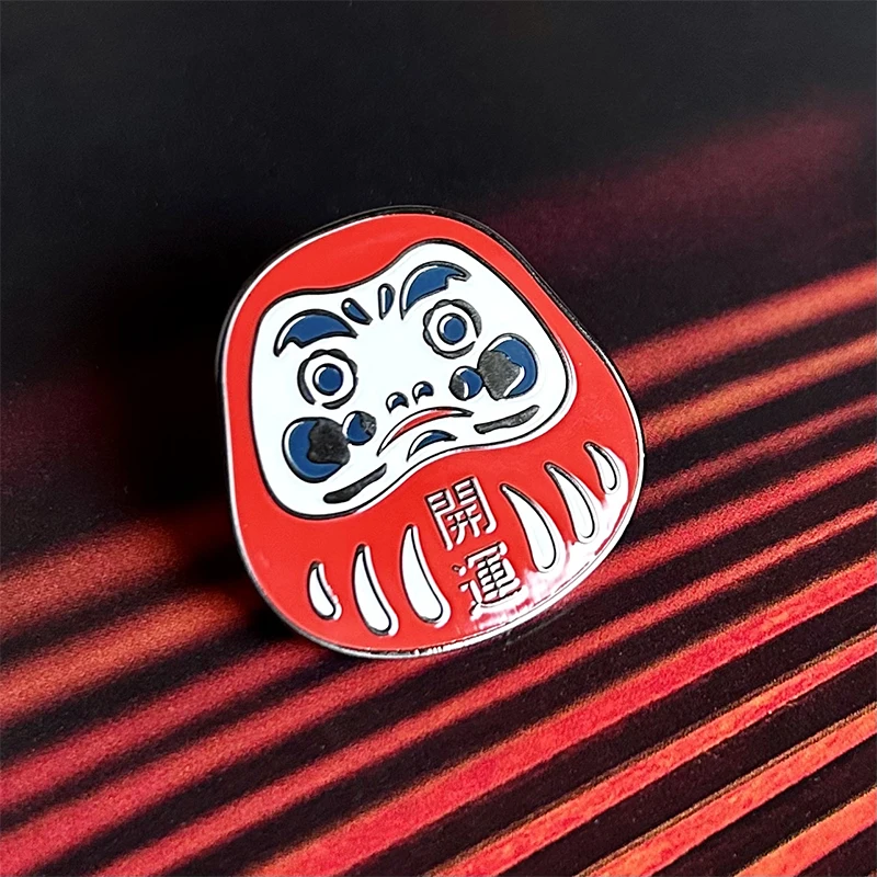 Japanese style lucky cat badge metal brooch Japanese travel daruma souvenir auspicious prayer traditional culture enamel pin