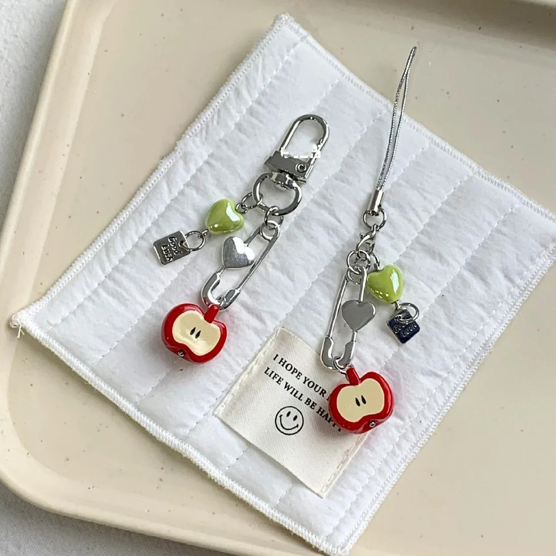 G Luck Apple-Cadena para teléfono con colgante hecho a mano, adorno colgante con cuentas, cadena para cámara, accesorios minoritarios con corazón para chica Ins