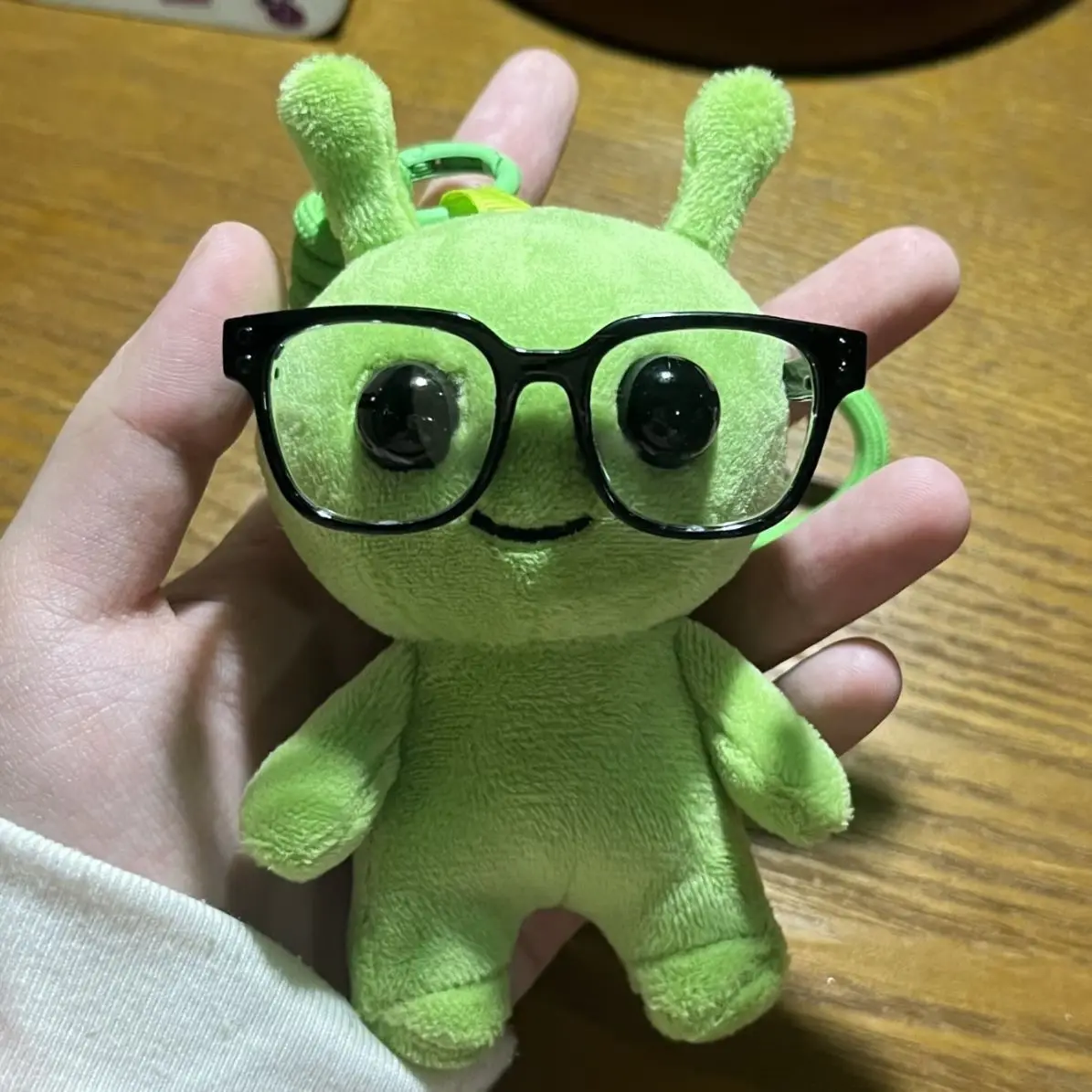 Neuer Lustiger Alien-Plüschpuppen-Anhänger Kreativer Grüner Kawaii Plüsch-UFO-Rucksack-Charm Niedliches & Stylisches Stofftier für Frauen