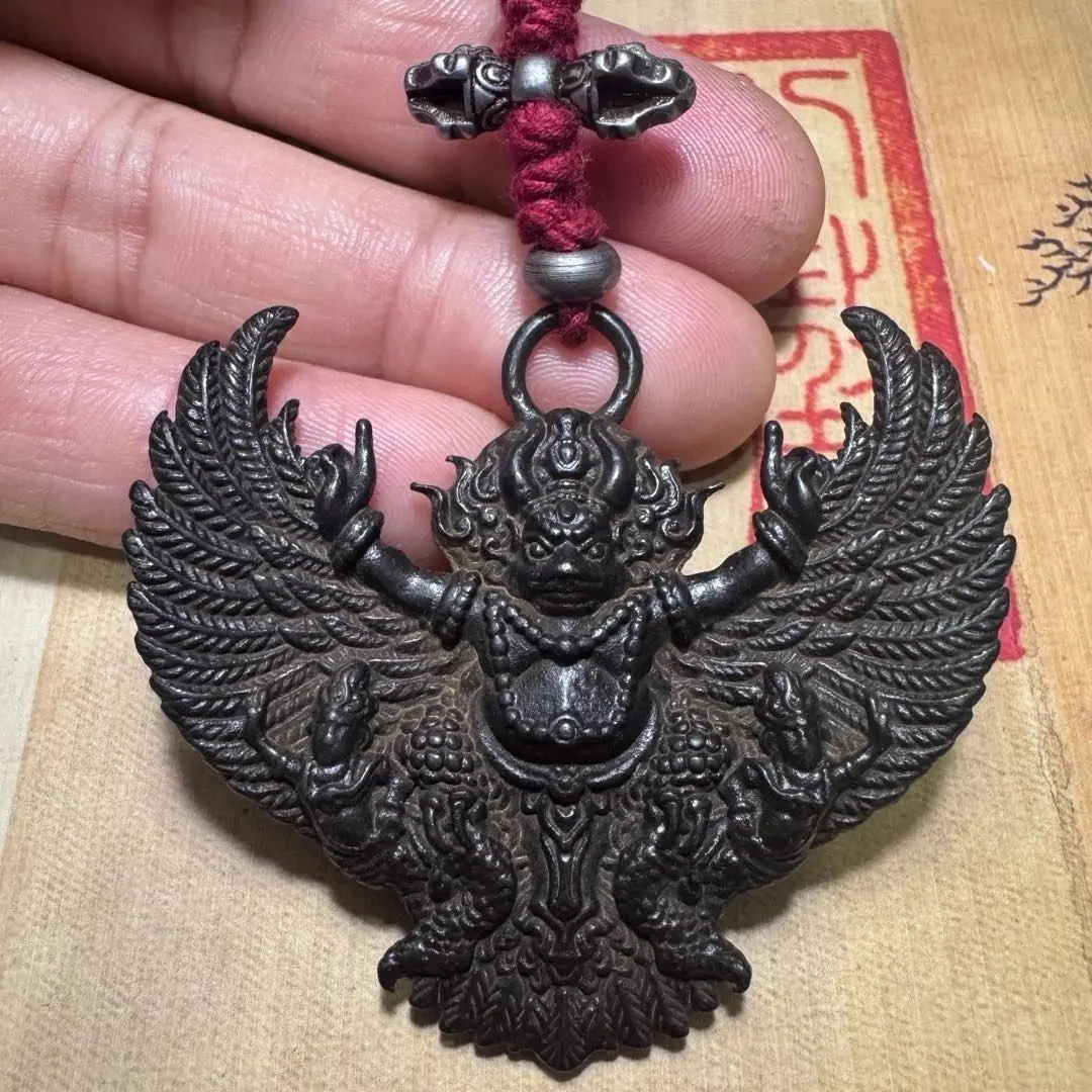 Tibetan-style Tibetan Tiantie Dapeng bird pendant with pulp, natural workmanship, exquisite collection pendant, the size of the