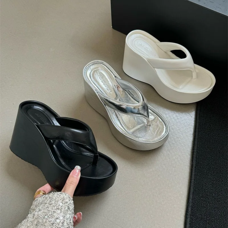 

2025 Summer New Women's Thick Soled Thong Flip Flops Wedge Heel Perfect for Vacation & Beach Waterproof Platform Sandals