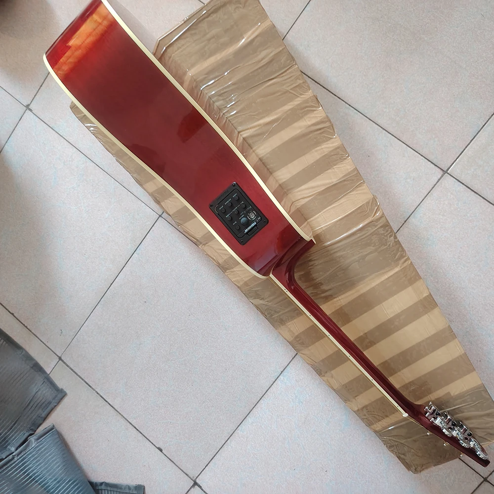 Las marcas de alta calidad tienen inventario de guitarras acústicas populares, paneles de arce abeto, 301EQ, nuez de hueso de vaca y entrega rápida.