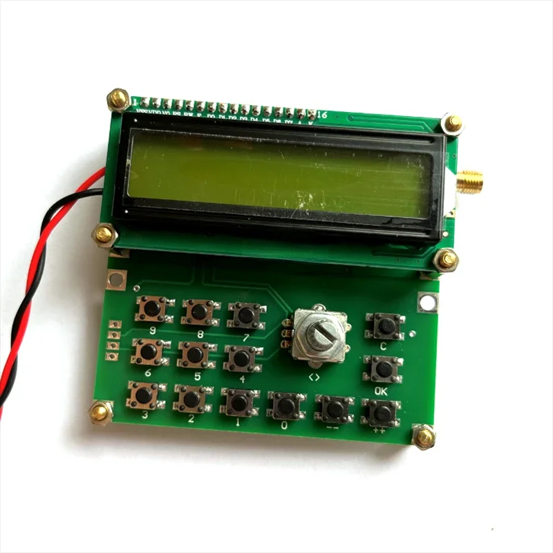 

ADF4351 Signal Source Variable-Frequency Oscillator Signal Generator 35MHz to 4000MHz Digital LCD Display