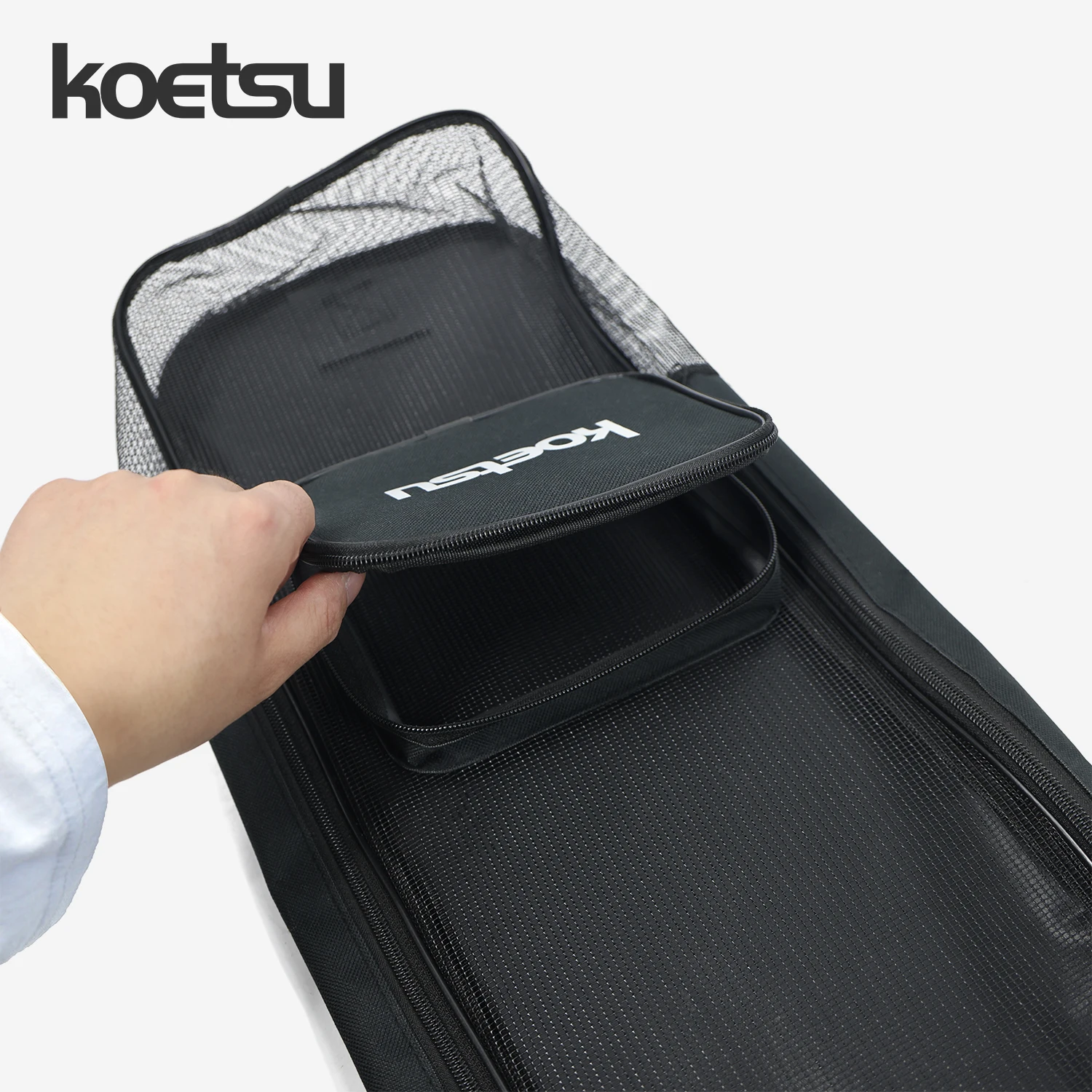 

KOETSU — сумка для подводного плавания — это комплект портативного снаряжения специально для энтузиастов подводного плавания.