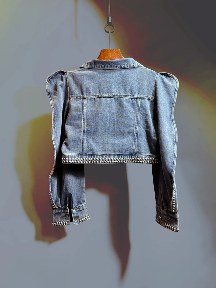 春の女性の不規則なシングルブレストパフスリーブストリートパールビーズダイヤモンドライトブルーショートデニムジャケット