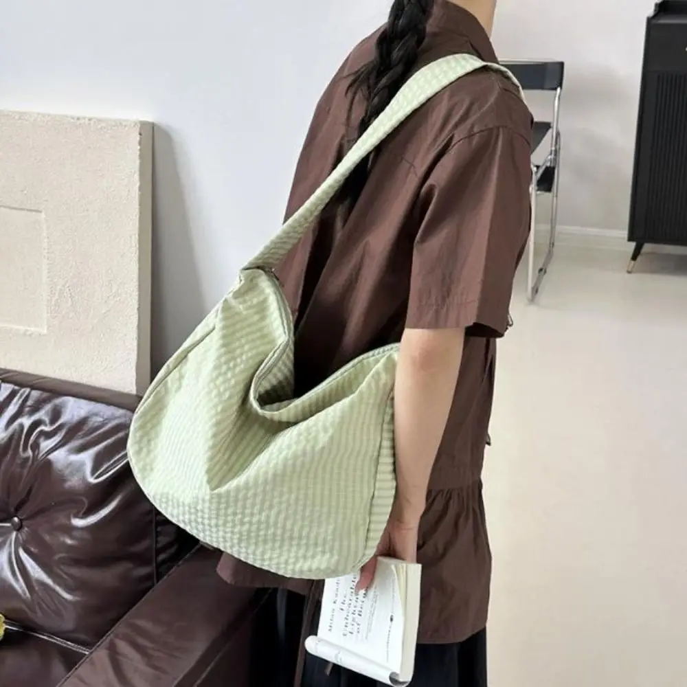 حقيبة كتف منقوشة من النايلون بلون سادة، خفيفة الوزن، سعة كبيرة، حقيبة حمل مخططة، حقائب كروس كاجوال