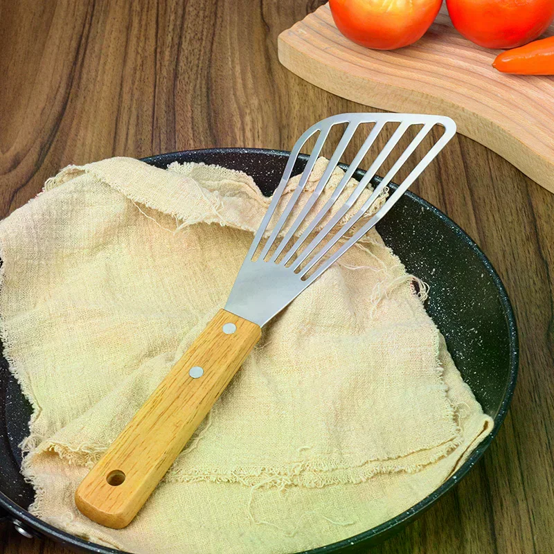 Stainless Steel Slotted Turner Fish Frying Shovel With Wooden Handle Fan-shaped Shovel Household High-temperature Frying Shovel