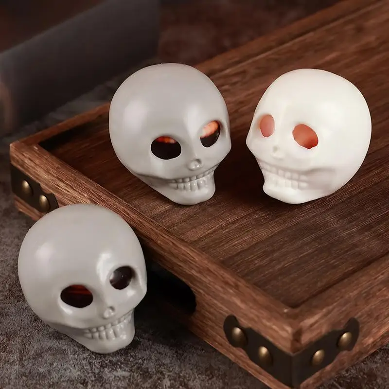 Halloween Skeleton Head Fidget Squeeze Toy Anti-Stress Relaxation Toy for Kids Adults Halloween Trick or Treat Gifts