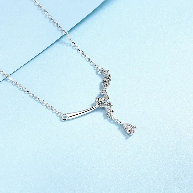 

Water Drop Simple Moissanite Diamond Pendant Collarbone Chain for Women, Temperament Daily Platinum PT950 Fine Jewelry Necklace