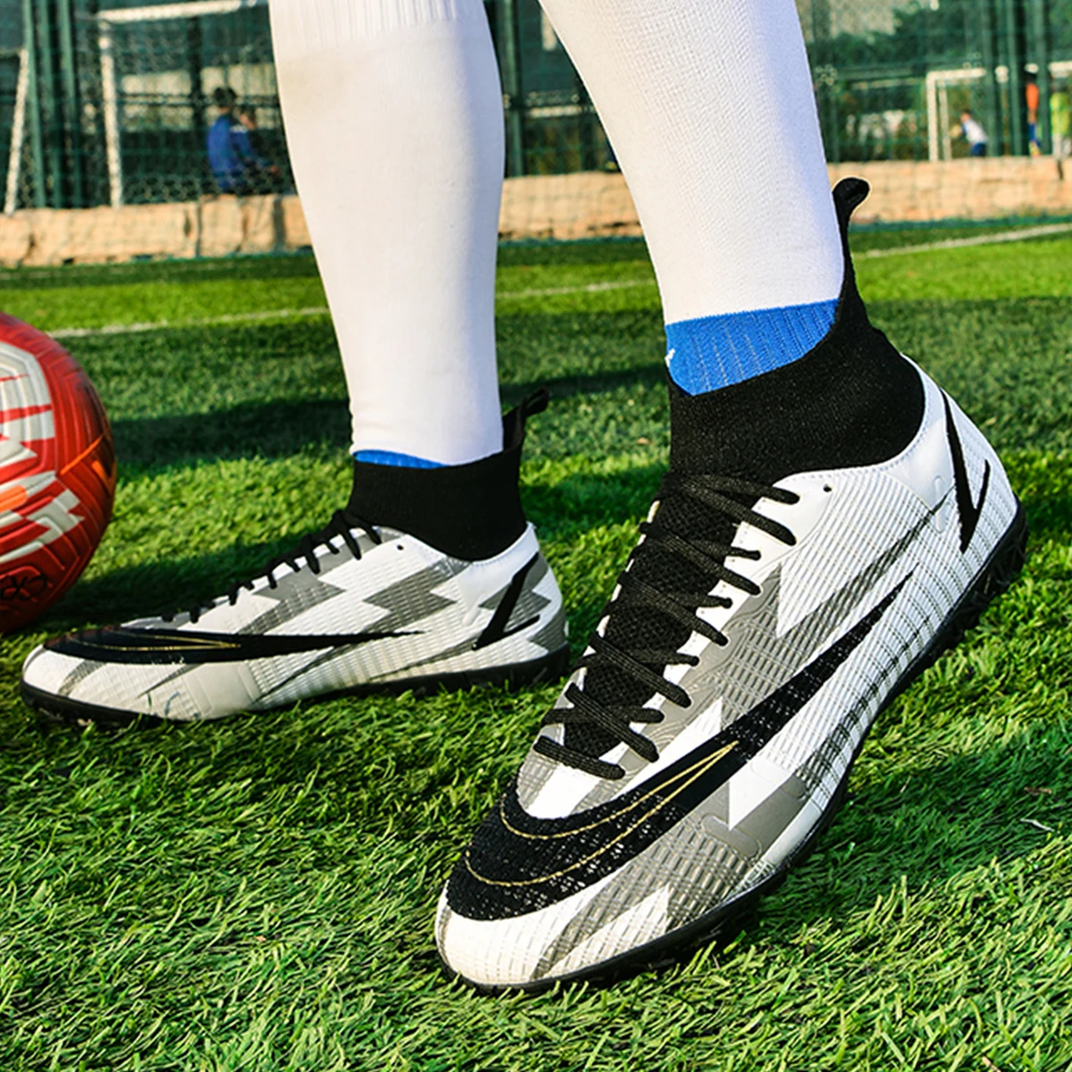 

Высокие футбольные бутсы, сломанные гвозди TF и длинные шипы FG доступны в 4-х цветах, стиль унисекс, нескользящие и легкие.