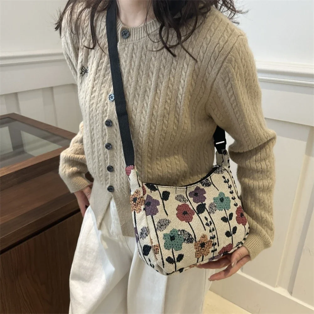 

2025 Autumn Fashionable Western Style Fashion Large Capacity Printed Trendy Splicing Fabric Underarm Single Shoulder Big Bag