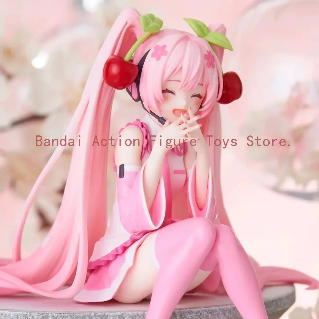 متوفر في المخزون FuRyu المعكرونة الفورية الصحافة فوكالويد هاتسون ميكو ساكورا تشوين 2023 مشهد الابتسامة اليدوية دمية نموذج جمع هدية #1