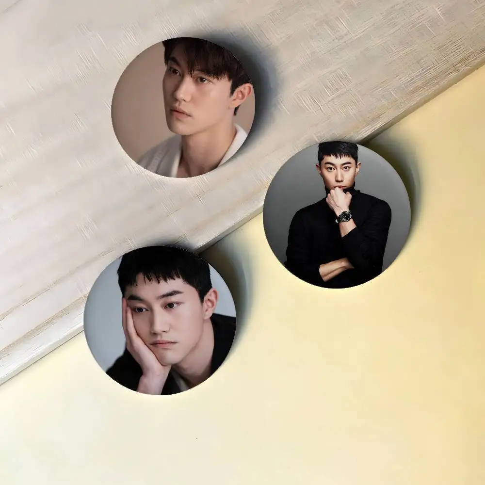 Kwak Dong Yeon Actor Badges Peripheral Lapel Pins Tinplate Round Brooch For Shoulder Bag Accessories Souvenir Gifts