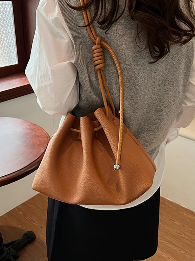 Soft Leather Large Capacity Bucket Bags Women Vintage Commuter Drawstring Shoulder Bag Lady Fashion Handbags