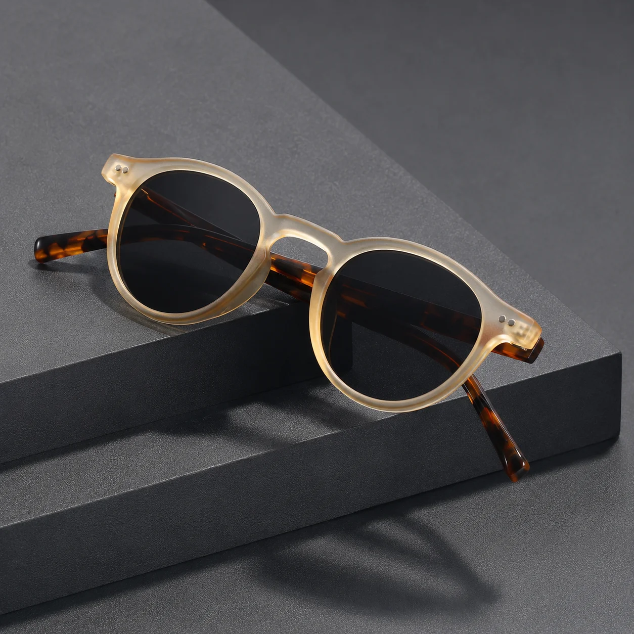 Retro Boston Style Men Sunglasses Fashion Round Women Sun Glasses Translucent Matte Frame Vintage Rivet Driving UV400 Shades