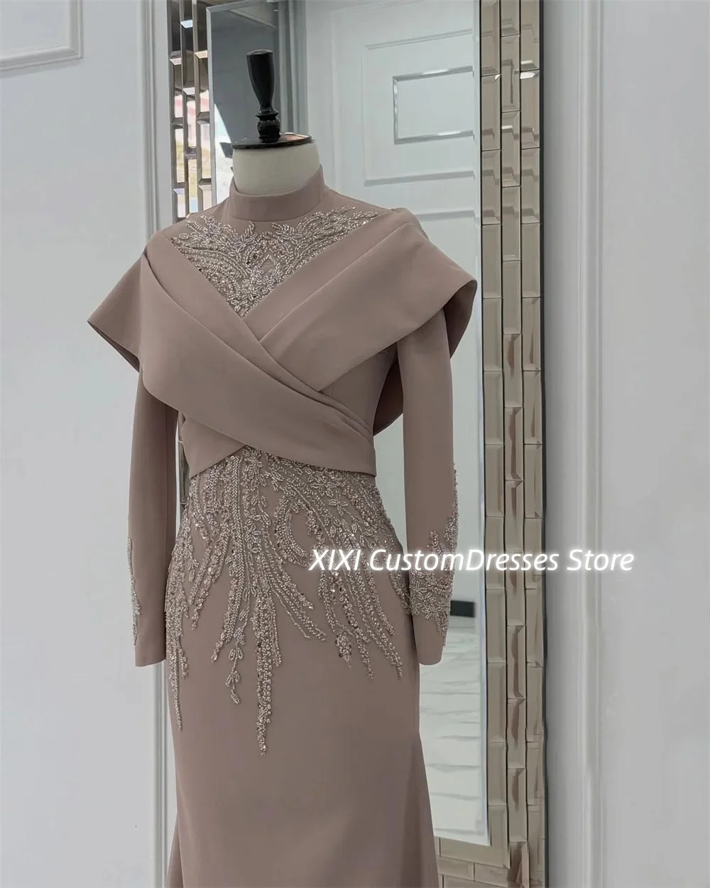 Abiti da cocktail con perline cammello Scollo rotondo Personalizza abiti eleganti per le donne Abiti da ballo con cerniera lunghi fino al pavimento a maniche lunghe