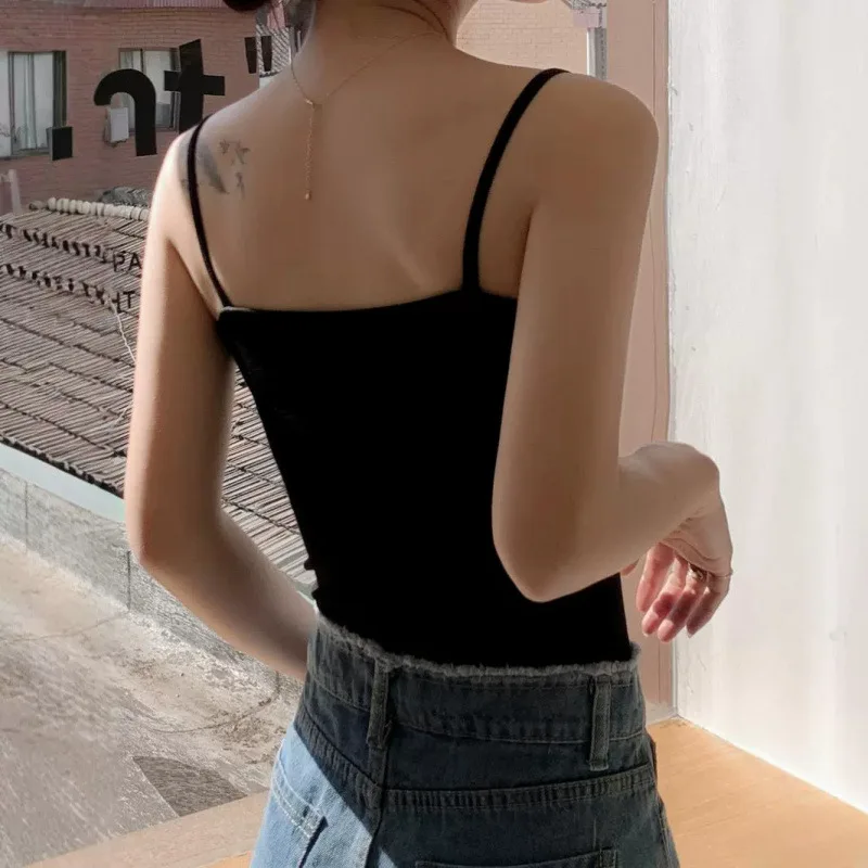 ผู้หญิงเสื้อยกทรงเสื้อกั๊กบางด้านล่างสีทึบยกทรงแขนกุดด้านบน