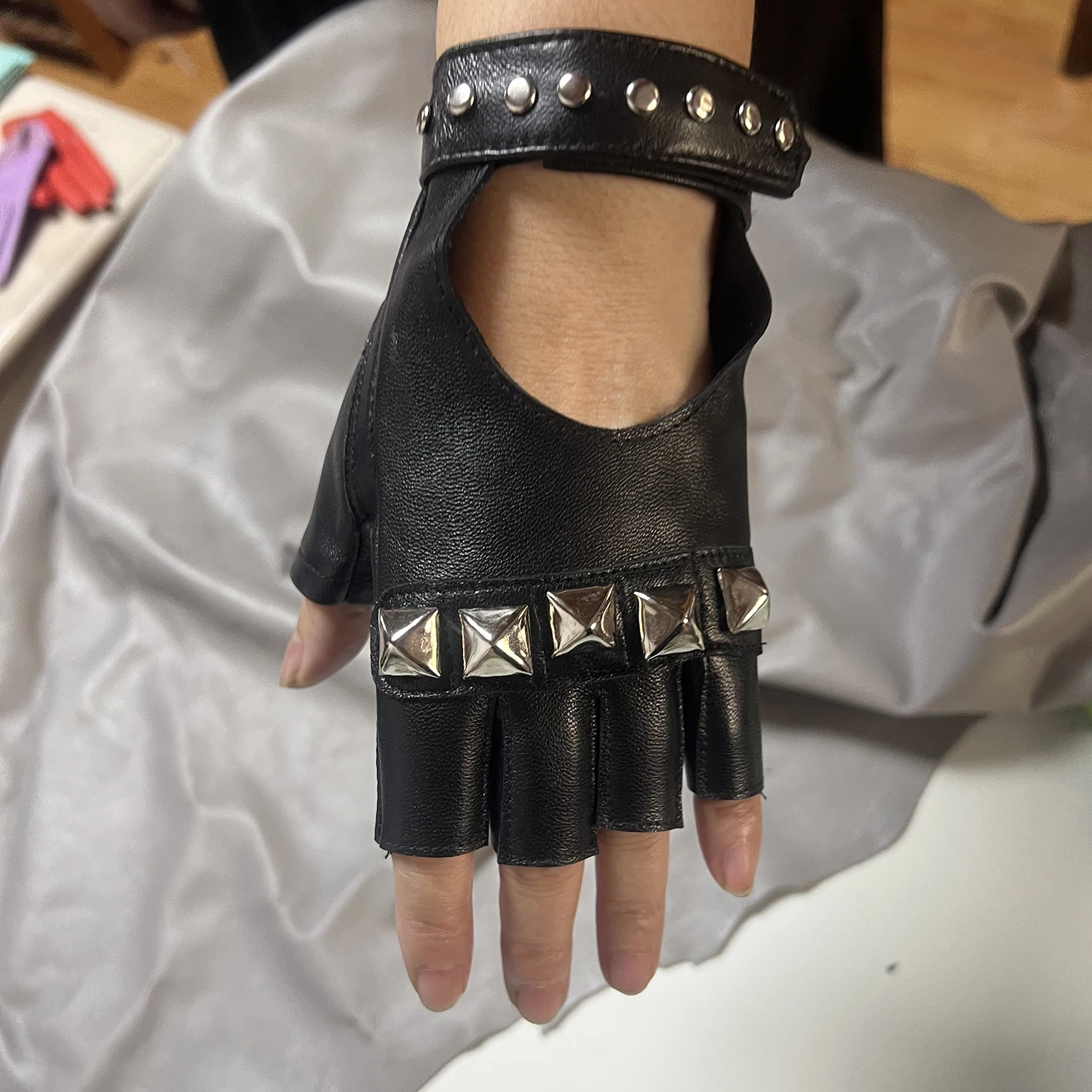 fingerless-leather-gloves-personality-rivet-half-finger-feminine-metal-punk-subculture-non-mainstream-sheepskin-gloves-men