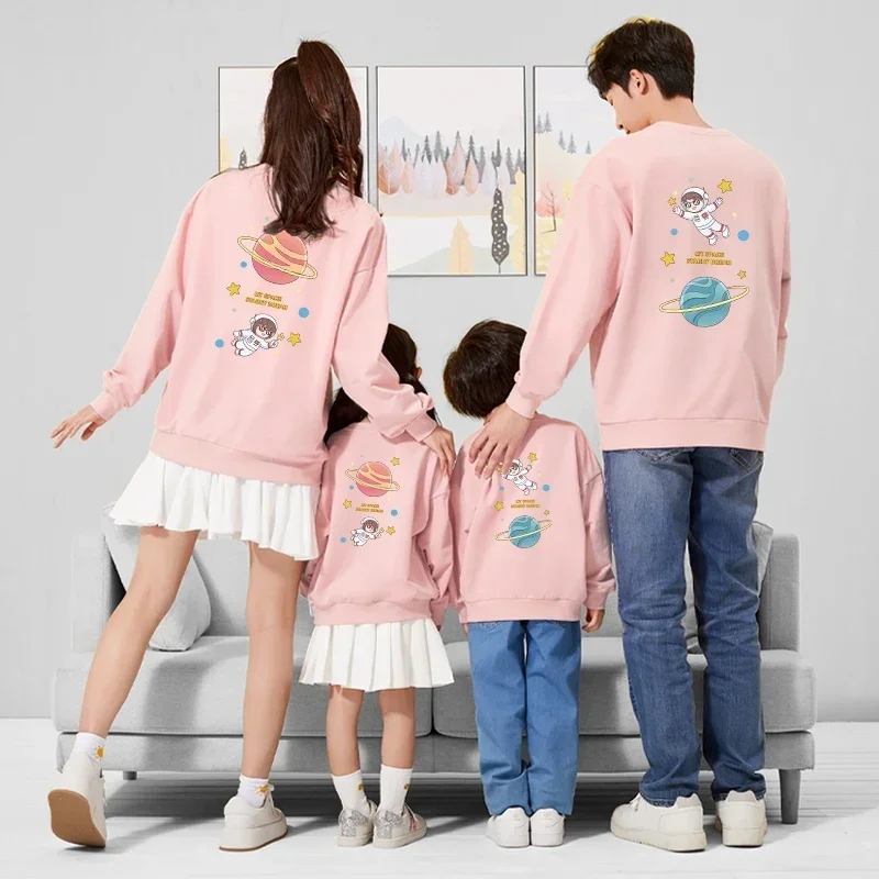 Christmas Winter Matching Family Outfits Couple Pullovers Cartoon Astronaut Print Shirts Mom Daughter Tops Dad Son Sweatshirts