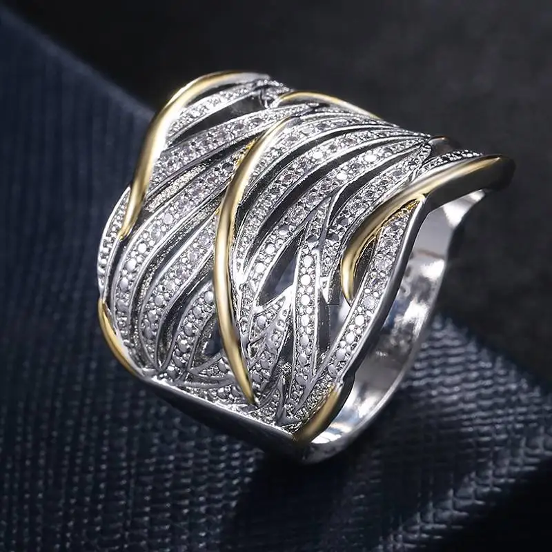 Huitan Luxus-Damenring, wunderschönes Party-Accessoire für Damen, eingelegt mit glänzendem Zirkonia, modischer Hochzeitsschmuck, edler, charmanter Schmuck