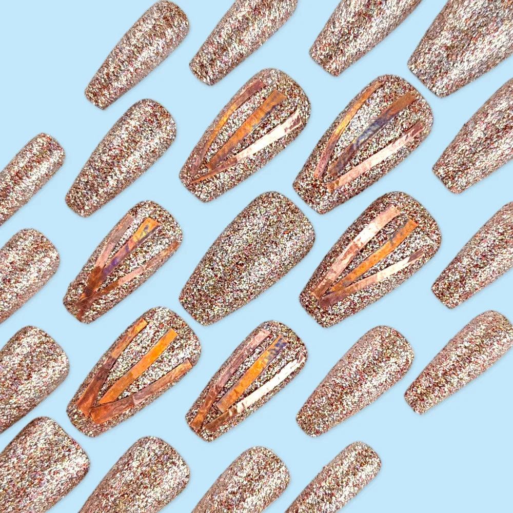 24 unghie a pressione Sweet & Edgy con glitter dorati puri e strisce colorate, forma lunga a bara, dimensioni assortite