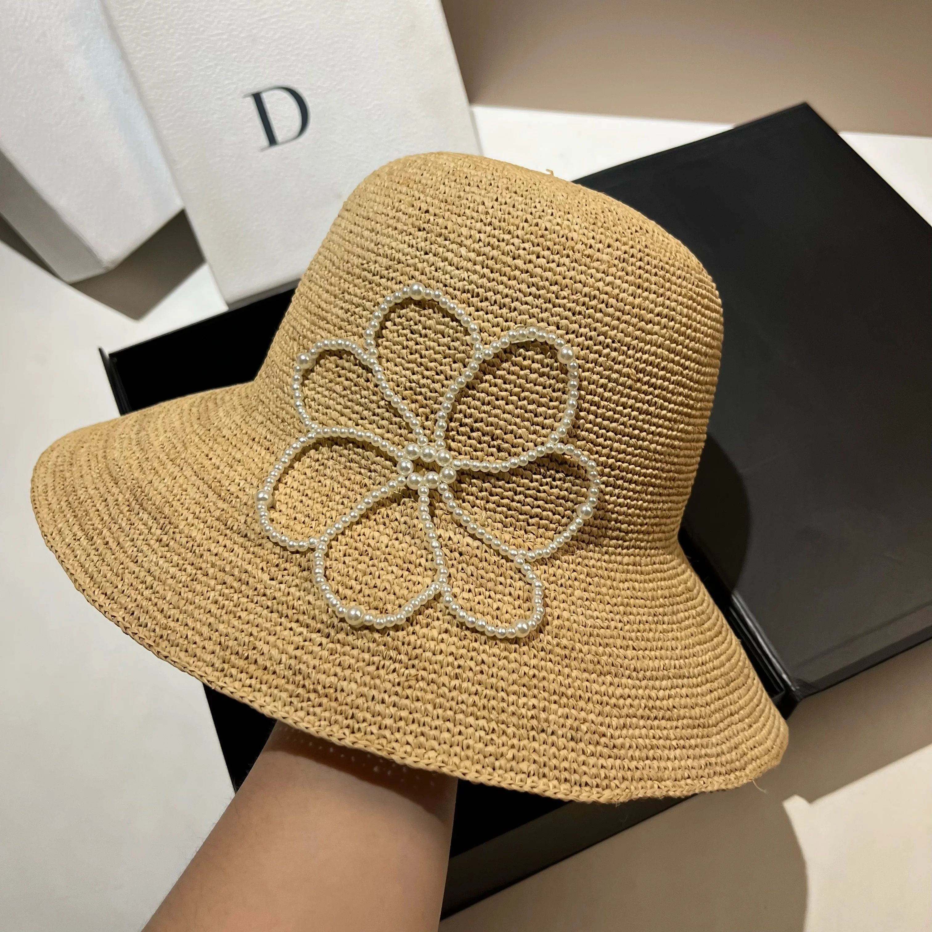 

Women's Summer Lafite Grass Handwoven Sunscreen Vacation Straw Hat Outdoor Fashion Heavy Industry Pearl Flower UV Beach Sun Hat