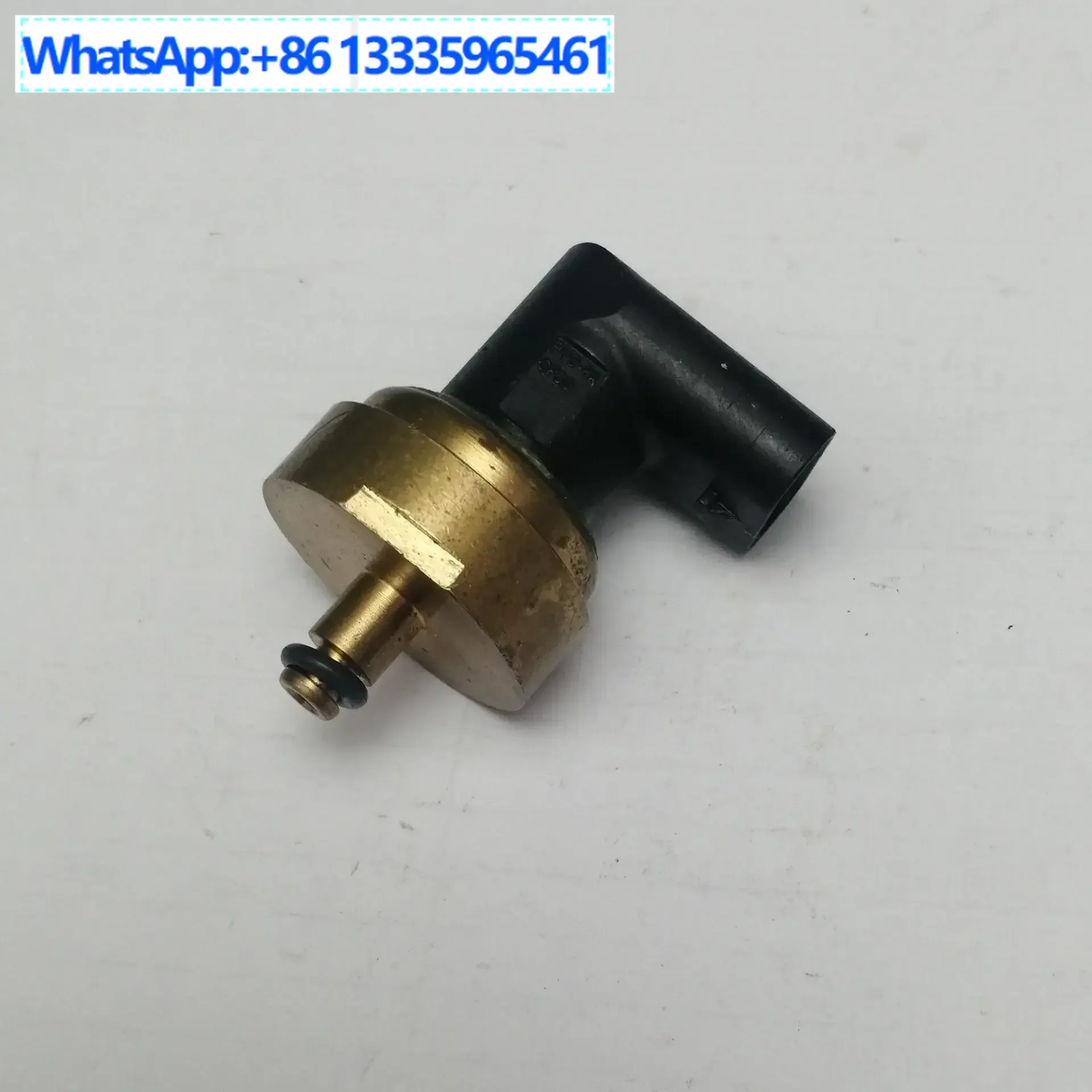 

Suitable for Mercedes-Benz fuel pressure sensor A0009051100 A0035427518 51CP15-01