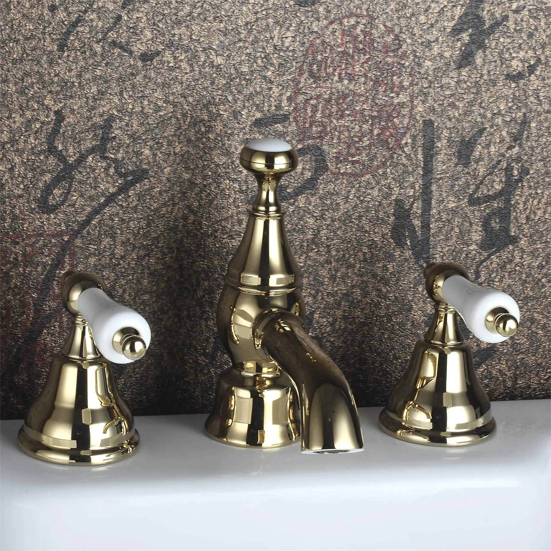 

Gold Antique Luxury Basin Faucet Brass Tap Bathroom Faucet 3 Hole 2 Handle Deck Mounted Brass Basin Mixer Faucet