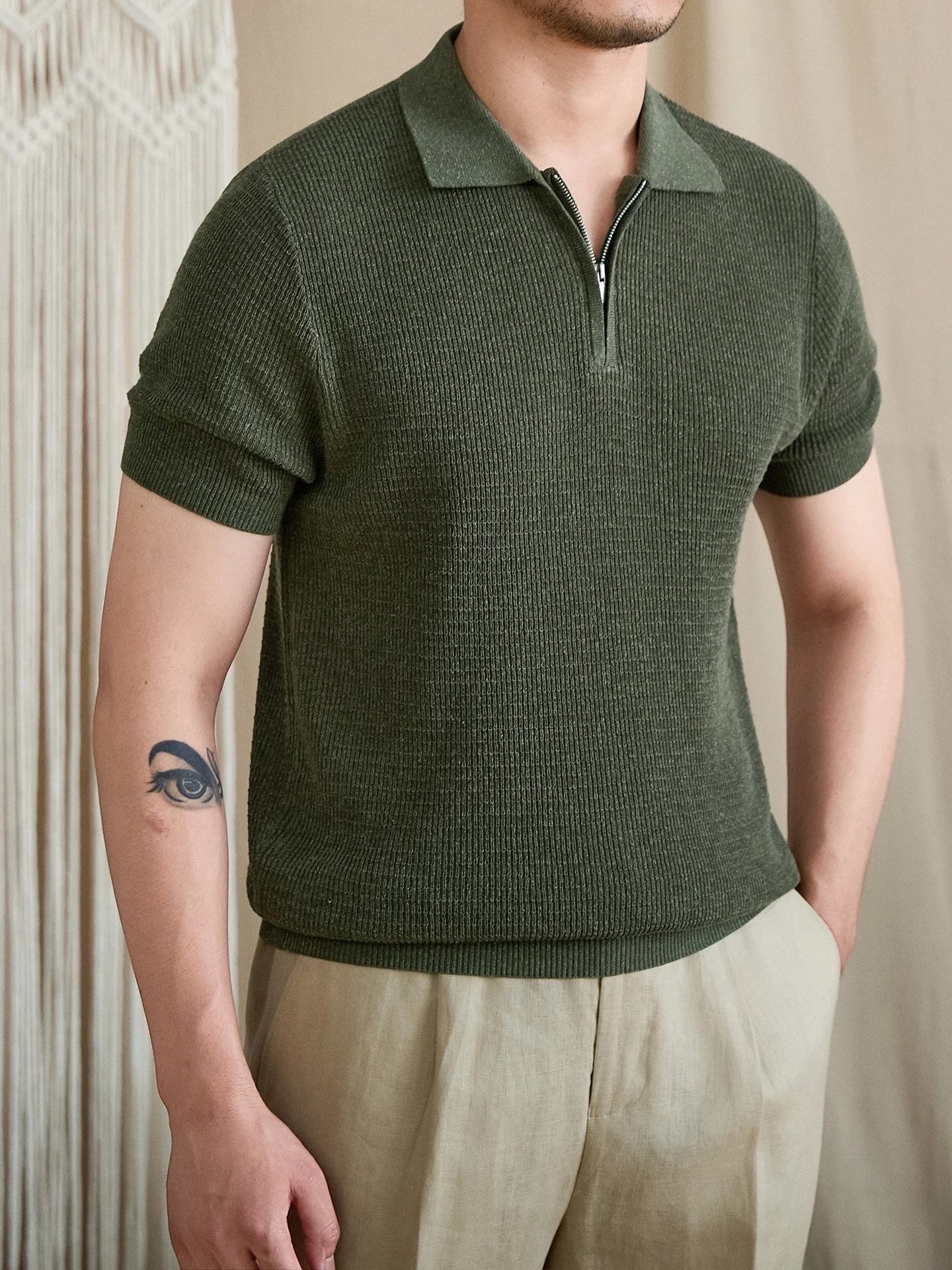 

Mr. Deer Three Summer Slim Fit Zipper Short Sleeve Knitted Shirt Retro Linen Blend Breathable Wafer Pattern Fashion Urba...