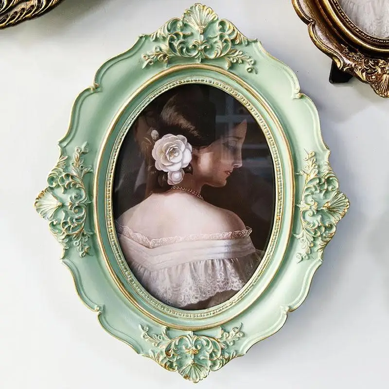 4x6 Inch Vintage Photo Frame – Antique Bronze Resin Picture Frame  – Wall & Tabletop Home Decor (Includes Random Photo )
