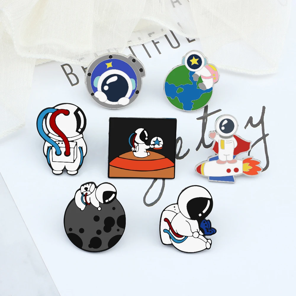 Creative Cartoon Astronaut Enamel Brooches Fashion Cute Space Moon Star Galaxy Bag Badge Lapel Pins Design Jewelry Gift for Kids