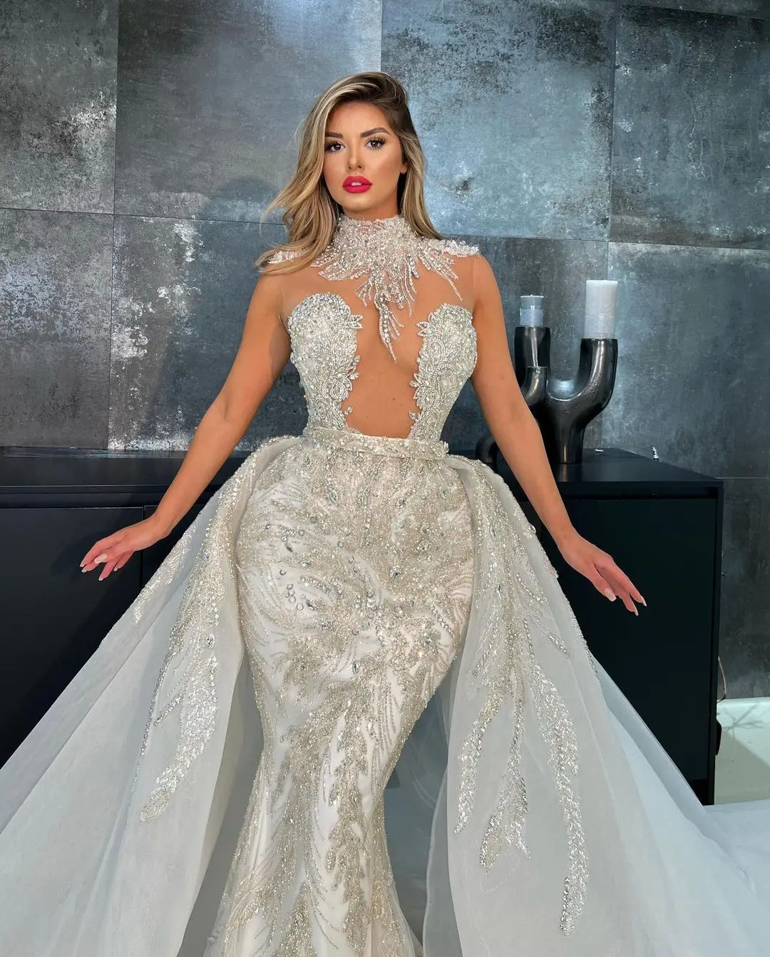 Lujosos vestidos de novia con diamantes de imitación, vestidos de novia con cristales de ilusión, encaje hecho a medida con tren desmontable