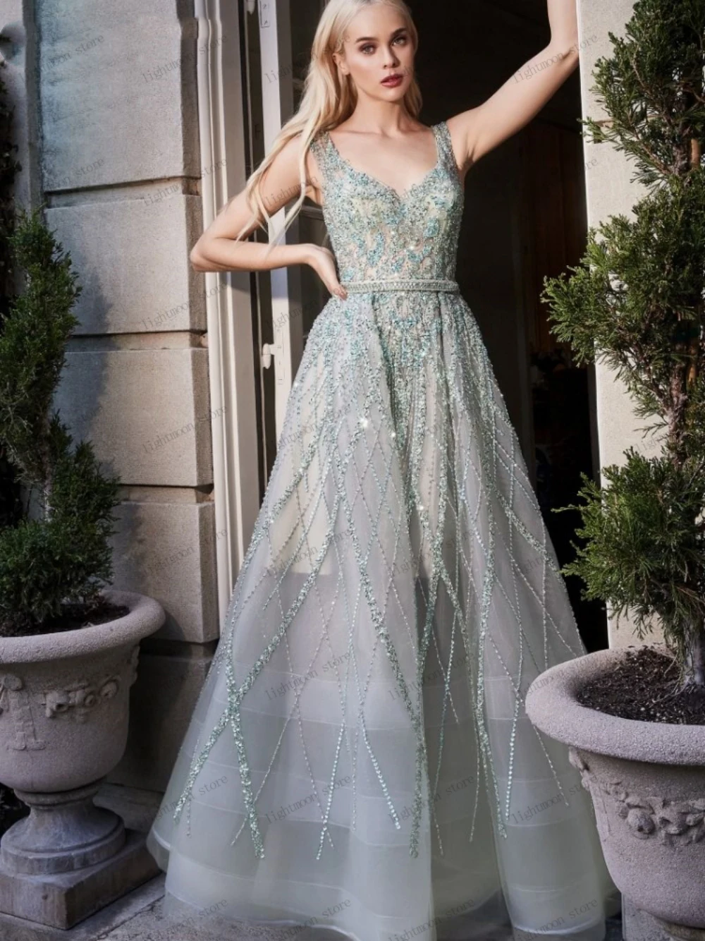 

Beautiful Evening Dresses A-Line Niche Prom Dress V-Neck Sequin Ball Gown Sleeveless Backless Beading Applique Vestidos De Gala