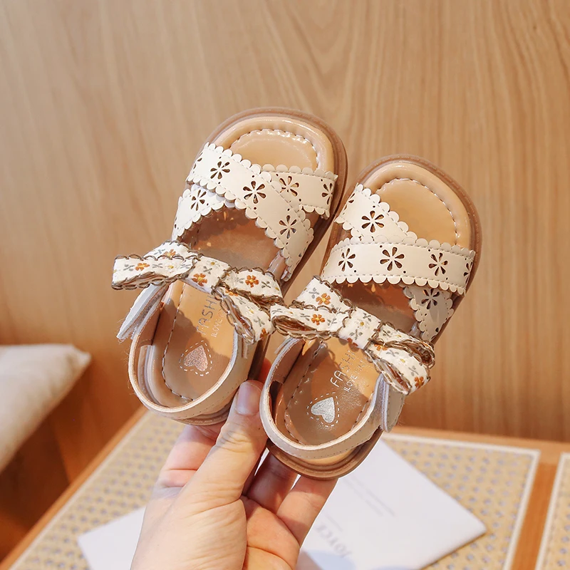 Kids Sandals Girls Fashion Hollowed Out Embossing Children Summer Open-toe Beach Shoes Causal Bowknot Princess Flat Shoes