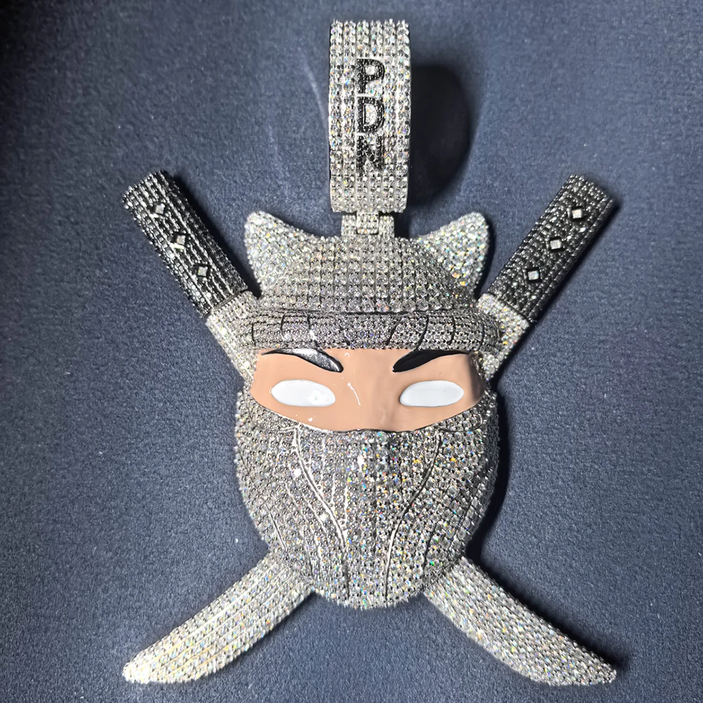 

Серебряный кулон с муассанитом 925, маска ниндзя, двойной меч, индивидуальный муассанит, хип-хоп, полностью ледяной кулон с муассанитом, ожерелье