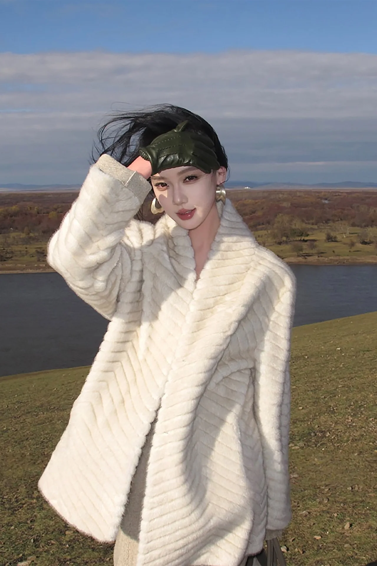 

Зимняя шуба 2025: Новая модель, средней длины, в полоску, из экологически чистого меха, утолщенная, теплая и стройнящая фигуру