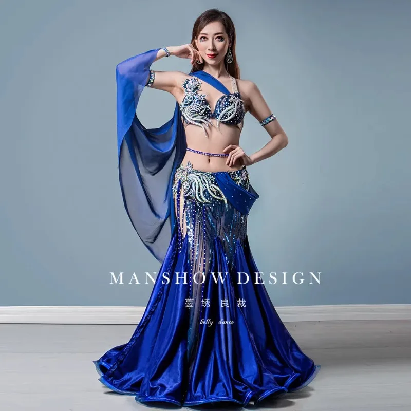 カスタマイズされたベリーダンス衣装パフォーマンスウェアネイビーブルーのセクシーな光沢のあるレースラップ尻フィッシュテールスカートフローティングスリーブセット
