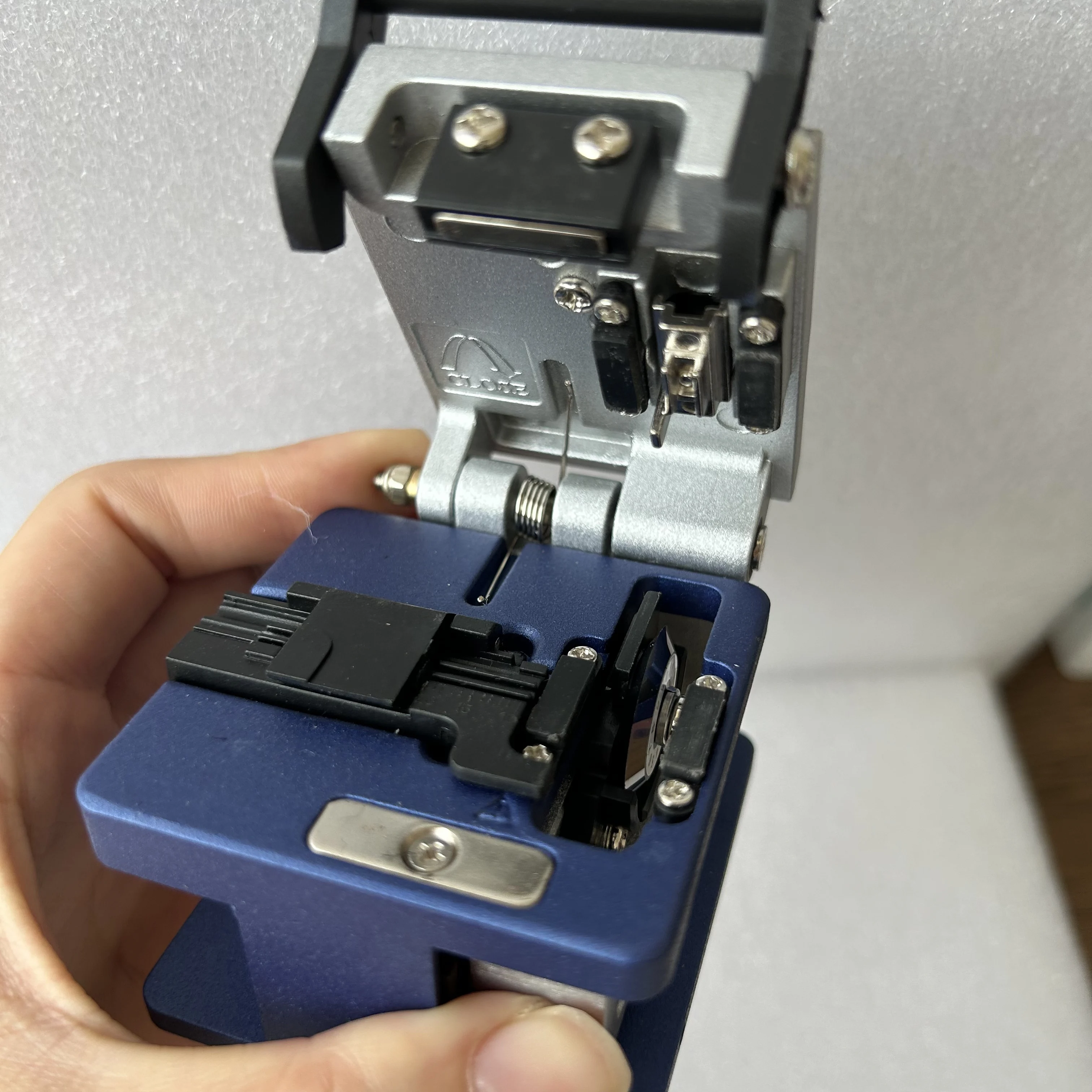 FTTH glasvezeltoolkit 2-in-1 FC-6S hakmes en roestvrijstalen stripper met drie poorten FTTH koude verbinding optische vezelgereedschappen